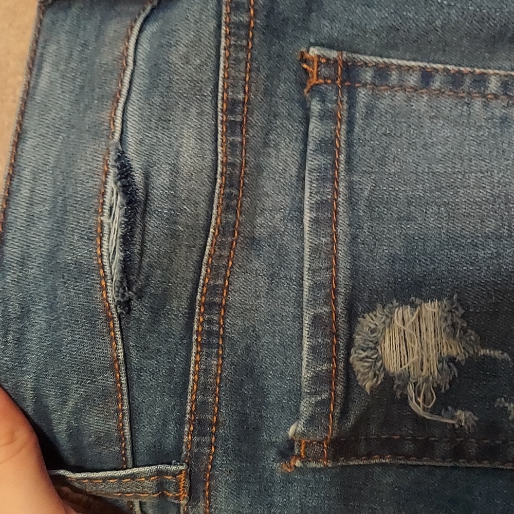 Distressed jeans - Picture 5 of 5